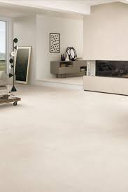 lichtbeige witte vloer in een licht interieur van keramische tegels in een natuursteen look vloertegels vloeren witte vloer