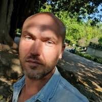 80+ perfiles de «Edin»