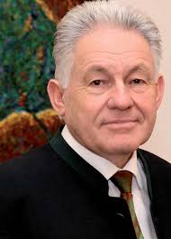 POLITIK IST DAS BOHREN HARTER BRETTER“