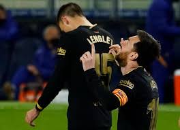 Olahraga ini desebut juga kesebelasan karena jumlah pemain yang bertanding sebanyak 11 orang di setiap regu. Lionel Messi Pecahkan Rekor Di Liga Spanyol Dan Barcelona Apa Itu Okezone Bola