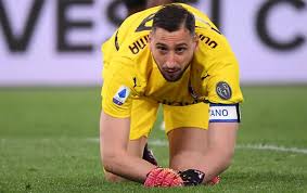 Donnarumma 16 yaşında milan kalesini devraldı, 17'sinde 50 lig maçında forma giymişti bile. Maignan Lands In Italy To Join Ac Milan Donnarumma Set To Leave Forza Italian Football