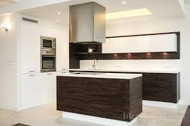 как расставить мебель в угловой комнате с двумя окнами Kuhni S Ostrovom 92 Foto V Interere Planirovka Dizajn Dizajn Interera Dizajn Interer