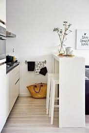 Por eso, este año regala o pide que te regalen un libro de cocina repleto de recetas para seguir practicando. Soluciones Para Cocinas Pequenas Cocinas Mesa Para Cocina Pequena Y Decoracion De Cocinas Pequenas