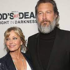 The actor, 60, shared the news while on the talk on tuesday that he has already wed the stunning blonde bombshell, 64, who is best known. P4 Otjhyubxh3m