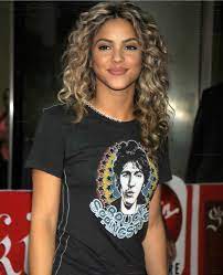 Milano Streetstyle On Instagram Beautiful Shakira Goddess Women In 2021 Shakira Hair Curly Hair Styles Beautiful Curly Hair