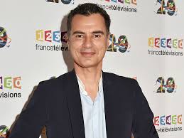 Laurent luyat et gérard holtz ne suivront plus la course pour france télévisions et n'ont pas pu contenir leurs larmes au moment de quitter l'antenne. Laurent Luyat Village Depart A 53 Ans Le Jour Ou Sa Mere L A Appele En Direct