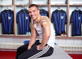 Zwischen 2003 und 2006 sowie 2009 und 2012 lief er für die kölner auf und erarbeitete sich in dieser zeit heldenstatus bei weiten teilen der fans. Poldi Geht Nach Asien Jetzt Auf Einmal Doch Lukas Podolski Wechselt Im Sommer Nach Japan Citynews