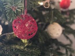 Fabriquer Des Boules En Fil De Laine Laine Boule Table De Noel