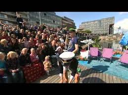 Den delades ut till alla hushåll i landskrona med lokaltidningen. Badtemperaturen Mans Zelmerlow Sommarlov 2011 Youtube