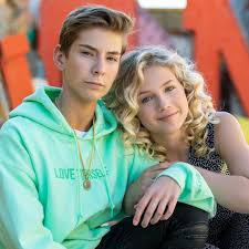 28 9k Likes 677 Comments Sawyer Sharbino Sawyersharbino On Instagram Love Yourself What Are Your In 2020 Cute Youtube Couples 2 Word Quotes Baby Girl Newborn