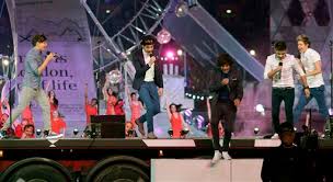 One direction will perform at the olympics closing ceremony *cue hysteric screams from teenage girls* the what makes you beautiful singers are definitely taking part in the historic event that. 2012 Olympics Closing Ceremony Wtop