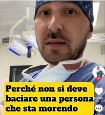 Non si devono baciare i propri cari morti perché c...Altro...