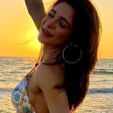 Ayesha Omar's Beach Outfit Ignites Heavy Public Criticism