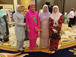 2:05:18 tv3malaysia official 26 075 просмотров. Di Majlis Santapan Diraja Dr Wan Azizah Wan Ismail Facebook
