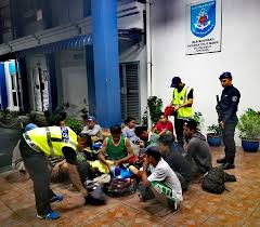 Dalam kejadian 8.30 pagi semalam, mangsa maut di tempat kejadian akibat. Tidur Di Rumah Transit Ditahan