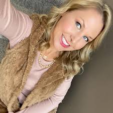 Are there places to rent beach chairs near Dunedin, Florida?