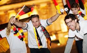 Just now gaby moves into the house and otto falls in love, but gaby has eyes only for amboss the bodybuilder. Fussballfan Begeht Ordnungswidrigkeit Auf Dem Weg Zum Stadion