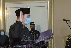 Ketua menteri sabah, hajiji noor akan dibantu tiga timbalan iaitu pengerusi bn sabah, bung moktar radin, presiden parti. Hajiji Mohd Noor Ketua Menteri Sabah Ke 16 Air Times News Network