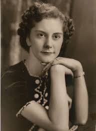 Edith Roberts, Isallt, a fi tua 1961. Diwrnod Allan yn Rhyl efo Geraint a  Gwyn Edwards. My best friend Edith and I