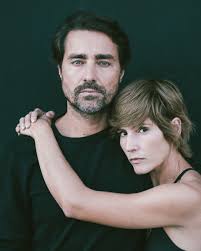 Um homem fica preso numa floresta e após muito deambular depara-se com  𝗨𝗺𝗮 𝗕𝗿𝗮𝗻𝗰𝘂𝗿𝗮 𝗟𝘂𝗺𝗶𝗻𝗼𝘀𝗮. Será uma pessoa? Um fantasma? Uma  ideia? Ou tudo isto ao mesmo tempo? @ricardotpereira e @sandra.barata.belo  dão