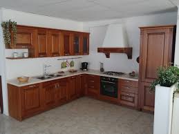 Letti, armadi, armadi scorrevoli, cabine armadio scontate a prezzi di saldo. Offerta Outlet Scontata Del 45 Cucina Da Esposizione Con Anta In Castagno Massello Mod Olivia Misure Lato Sx 289cm Arredamento Cucine Elettrodomestici