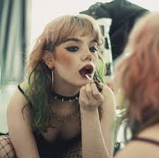 No pienses que si regresas vas a encontrar las cosas como las dejaste. El  sentimiento, la pasión y la paciencia ya no viven en mí. Hay recuerdos que  me inundan el corazón