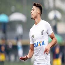 Yuri alberto beija o símbolo do santos depois de anotar o seu gol contra o mirassol imagem: Ajax Are Interested In Santos Youngster Yuri Alberto The 17 Year Old Brazilian Forward Has A 50 Million Prize Tag Oulesporte Troll Football