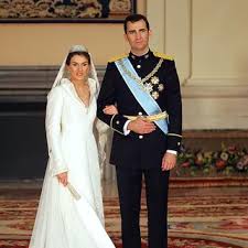 Atemberaubendes kleid mit dem aufregendsten rücken. Kate Mary Co Die Schonsten Royalen Brautkleider Bunte De