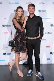 Изучайте релизы dallos bogi на discogs. Bogi Dallos And Peti Puskas Were The Most Beautiful Stars Of The Evening Gala The Hungarian Star