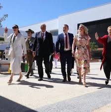 Jun 15, 2021 · premier mark mcgowan has called on the federal government to 'end this painful saga' and 'permanently' resettle the tamil family once they have been reunited. Mark Mcgowan Age Height Wiki Bio Wife Net Worth 2020