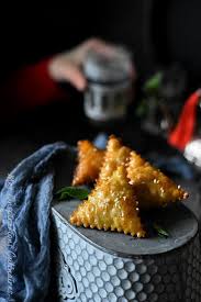 Samsa Aux Amandes Pate Maison Le Blog Cuisine De Samar Recette Pates Maison Cuisine Orientale Idee Recette