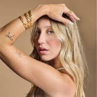 Abby Oswald's Instagram, Twitter & Facebook