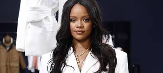 Dans le domaine de la musique, c'est une célèbre chanteuse qui squatte la 1ère place du podium avec une fortune de 600 millions de dollars… côté femme, la musicienne la plus riche au monde nommée par forbes n'est autre que rihanna ! Rihanna Devient La Chanteuse La Plus Riche Au Monde