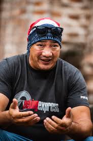 Asia express este varianta românească a dramei tv nescrise de la peking express, dependentă de emisiunea belgiană și flamandă, cu un nume similar care a fost făcut în 2004. Vedetele De La Asia Express Protejate De Omul Din Spatele SecuritÄƒÈ›ii Pentru Pentru Metallica The Rolling Stones È™i Katy Perry Capital