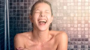 Hilft kaltes Duschen wirklich beim Abnehmen?