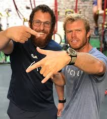 El objetivo es transmitirle un poco de mi enseñanza a todos los chicos que se quieran acercar al mar a tomar clases, contarles mi experiencia como surfista profesional. Lele Usuna Facebook