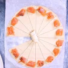 Petits Croissants Au Saumon Fume Toast Aperitif Recette Saumon Fume Recette Apero Dinatoire Facile Recette Apero Facile