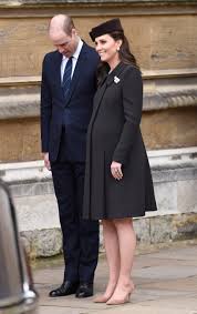 Ein kleiner babybauch zeichnete sich beim auftritt von herzogin kate bereits unter ihrem kleid ab. Zum Verlieben Kate Middletons Exquisite Schwangerschaftsmode Vogue Germany