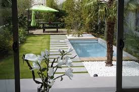 Idee Zur Gestaltung Eines Terrassengartens Mit Kleinem Pool Small Backyard Pools Terrace Garden Design Small Pool Design
