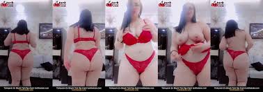 Milf ifşa Tango Bal Dudaklı sütyenini çıkardı - Video İzle