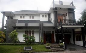Rumah 3 kamar dengan garasi. Ana Manfaatkan Lahan Luas Di Rumah Dengan Garasi Terpisah Tribun Jateng