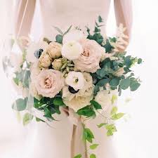 Cream White Blush Bouquet With Natural Greenery Featured In Martha Stew Natural Bouquet Wedding Wedding Bouquet Color Schemes Fall Flower Wedding Bouquets