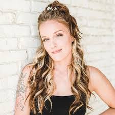 Jenna Elliott's Instagram, Twitter & Facebook