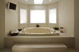 Kamar ini juga dilengkapi dengan ruang tamu untuk berkumpul bersama keluarga. Langkah Langkah Cara Memasang Bathtub Yang Benar Bathtub Indonesia
