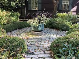 The Traveling Garden Designer Hollister House Gardens Thinking Outside The Boxwood In 2020 Garden Modern Planters Grey Gardens
