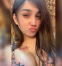 Experience Diba Moni-s unforgettable live streams today