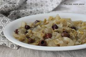Questo ortaggio oltre ad essere molto bello alla vista, è squisito al palato, perché croccante e molto versatile, infatti con tale alimento si possono realizzare moltissime ricette ed è. Indivia Belga In Padella Cucina Vista Mare