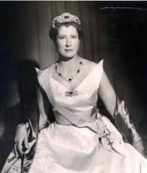 La Princesa Alicia De Borbon Parma Infanta De Espana Y Duquesa De Calabria Portando La Tiara Que Lleva Su Nombre Hija D Infantas De Espana Infante La Infanta