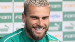 A página verificada de lucas lima no facebook postou uma provocação ao santos após a vitória do palmeiras por 3 a 2 no clássico deste sábado. Lucas Lima Revela Cobranca De Luxemburgo E Nega Acomodacao Doi Quando Falam Que Nao Estou Nem Ai