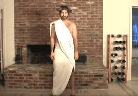 While you could always wear the traditional male toga, you might get a more flattering look with a female toga instead. Last Minute Halloween Costumes That You Can Make From Your Bedding